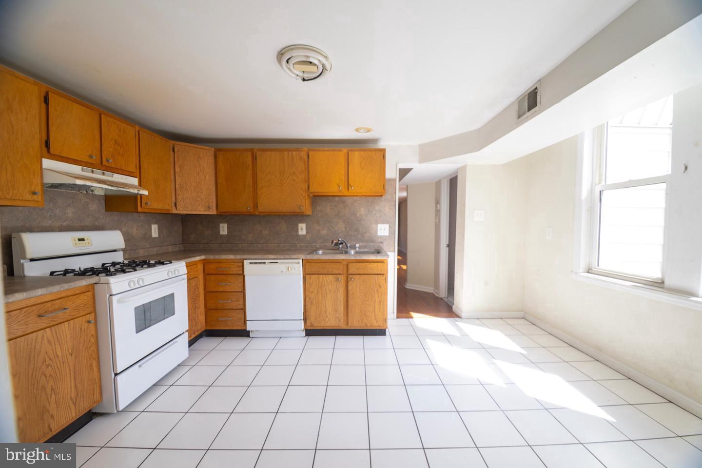 824 S 12th St #2 Property Photo 4
