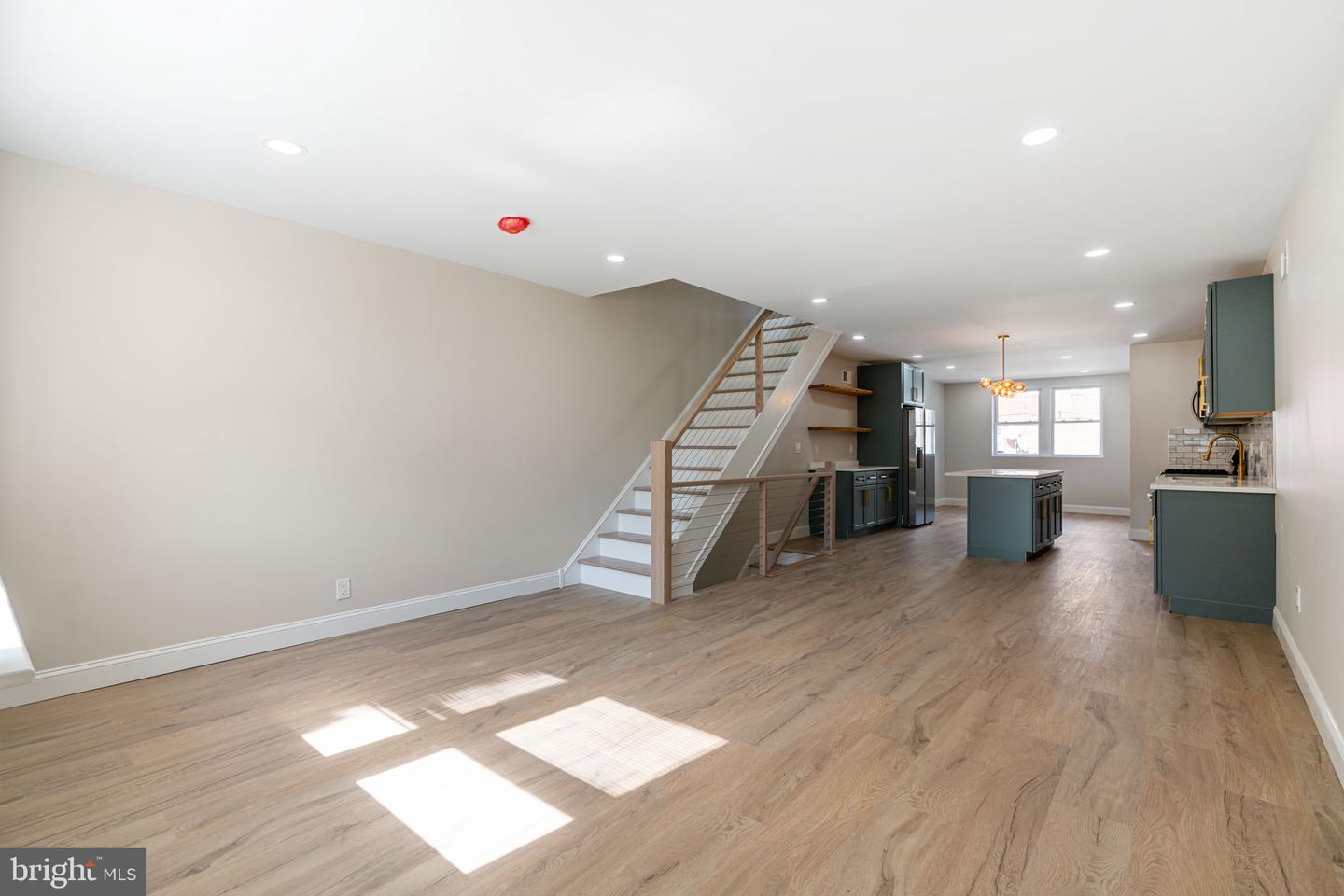 7705 Pickering Ave Property Photo 3
