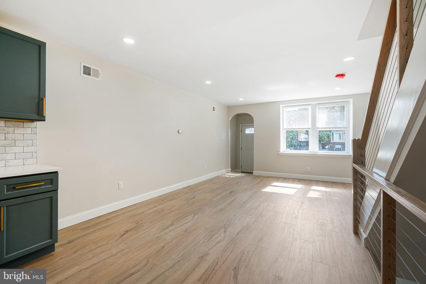 7705 Pickering Ave Property Photo 4