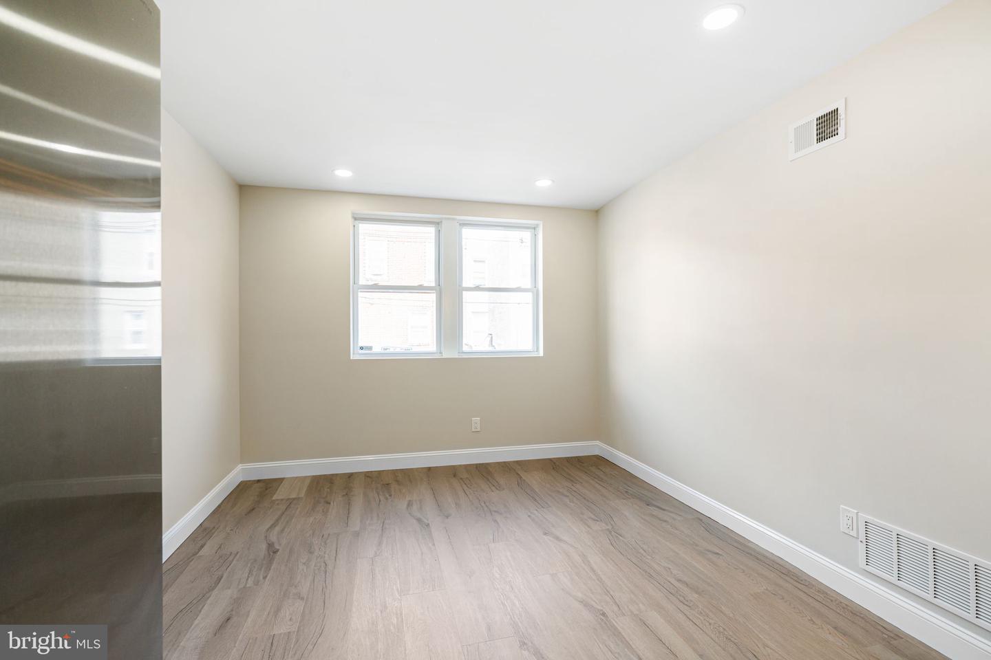7705 Pickering Ave Property Photo 8
