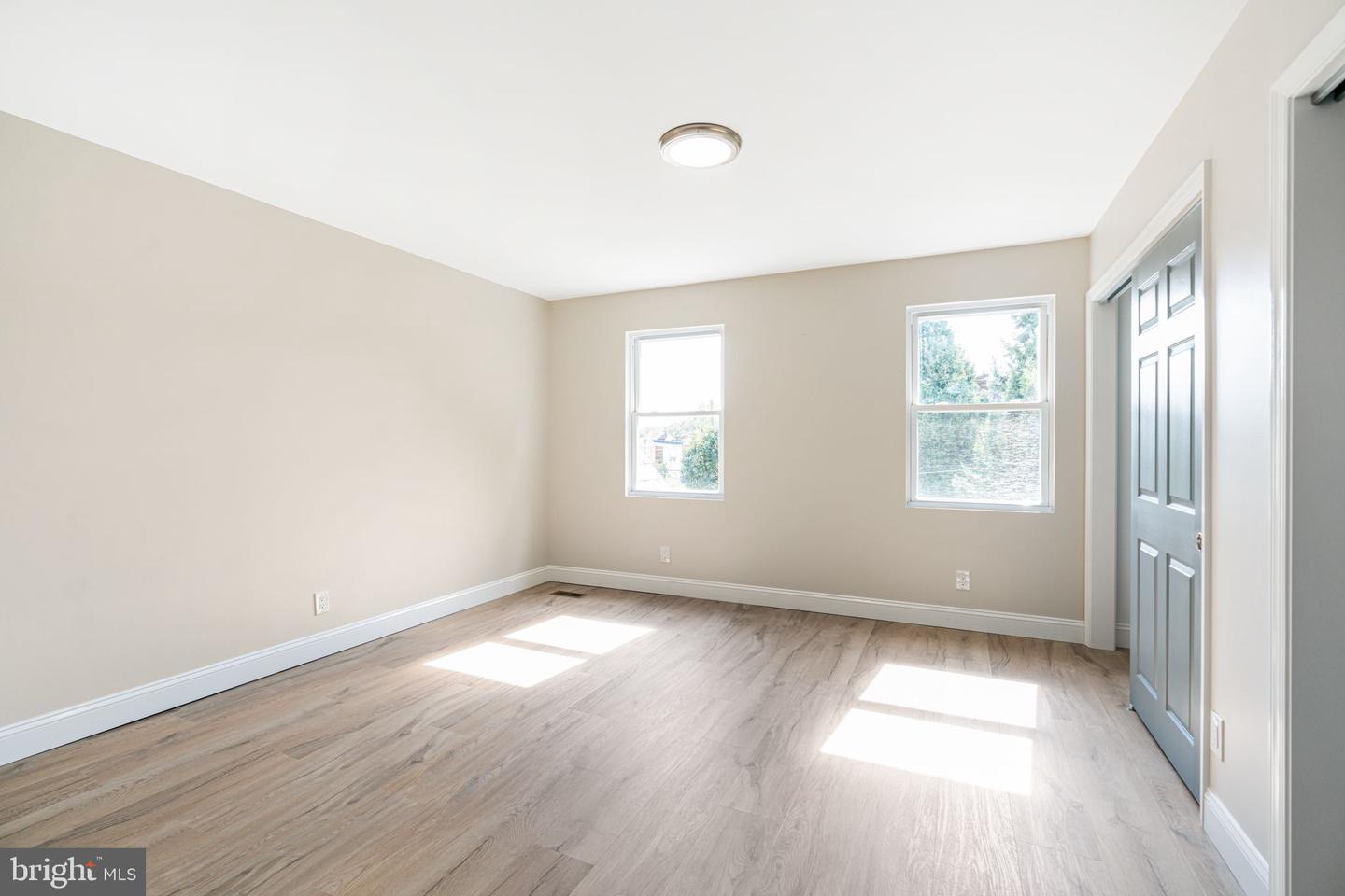 7705 Pickering Ave Property Photo 10