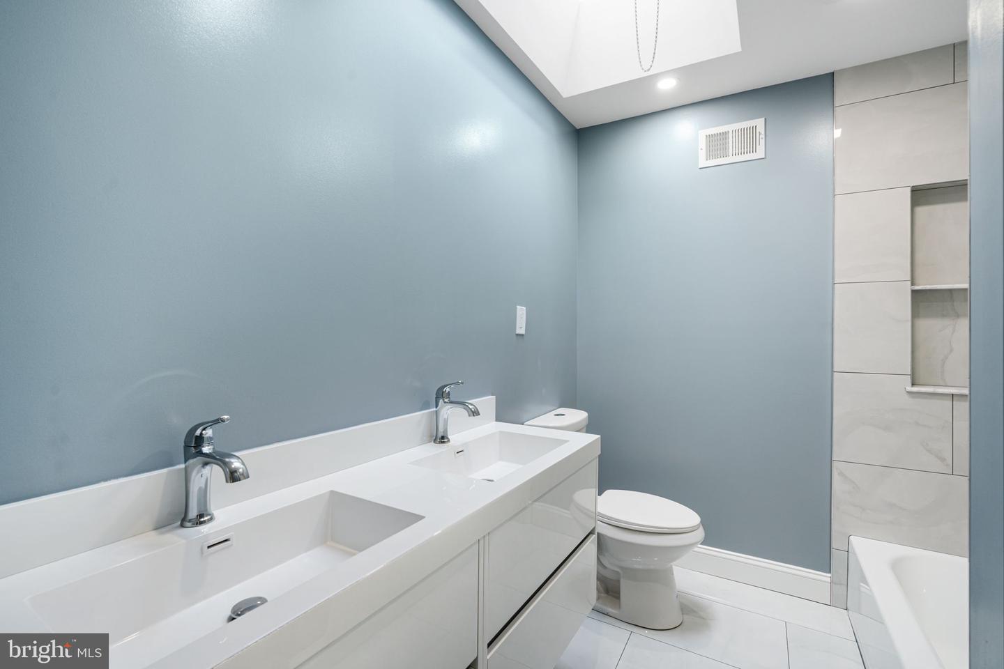 7705 Pickering Ave Property Photo 13