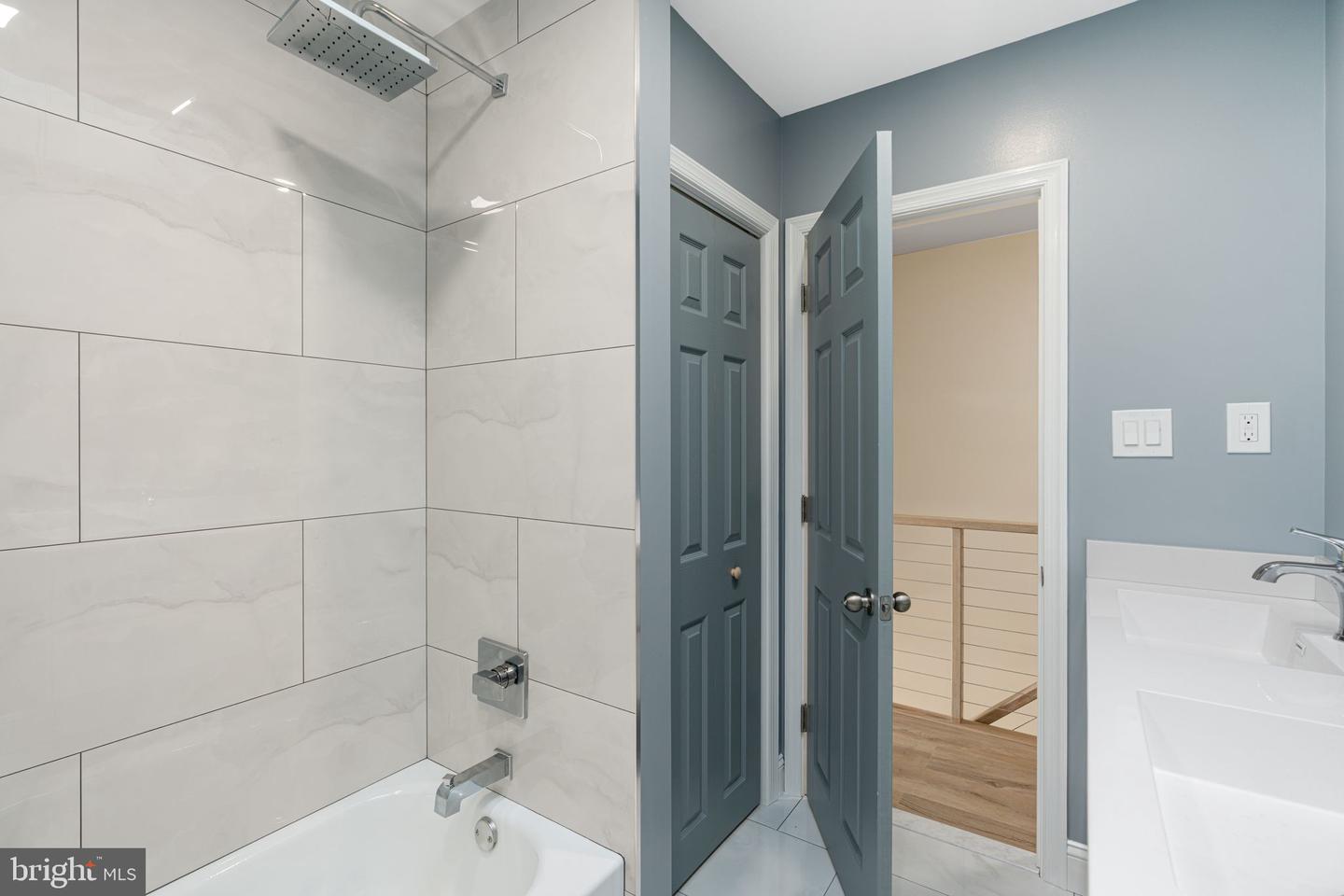 7705 Pickering Ave Property Photo 14