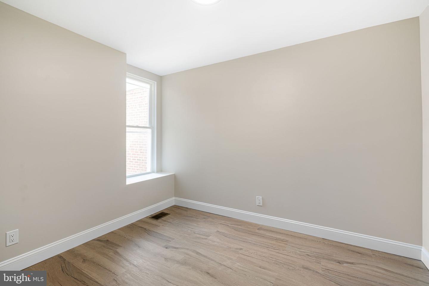 7705 Pickering Ave Property Photo 15