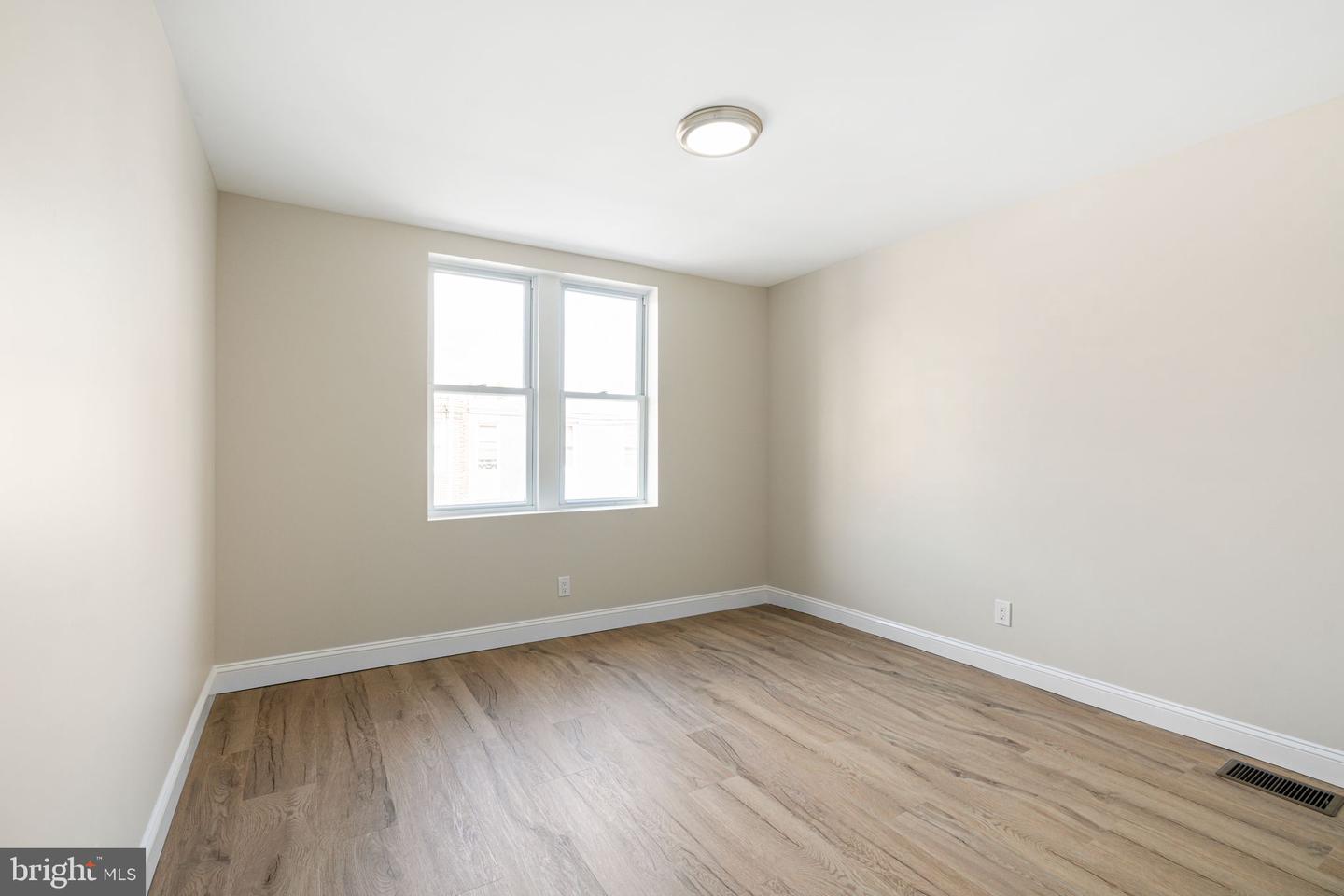 7705 Pickering Ave Property Photo 18