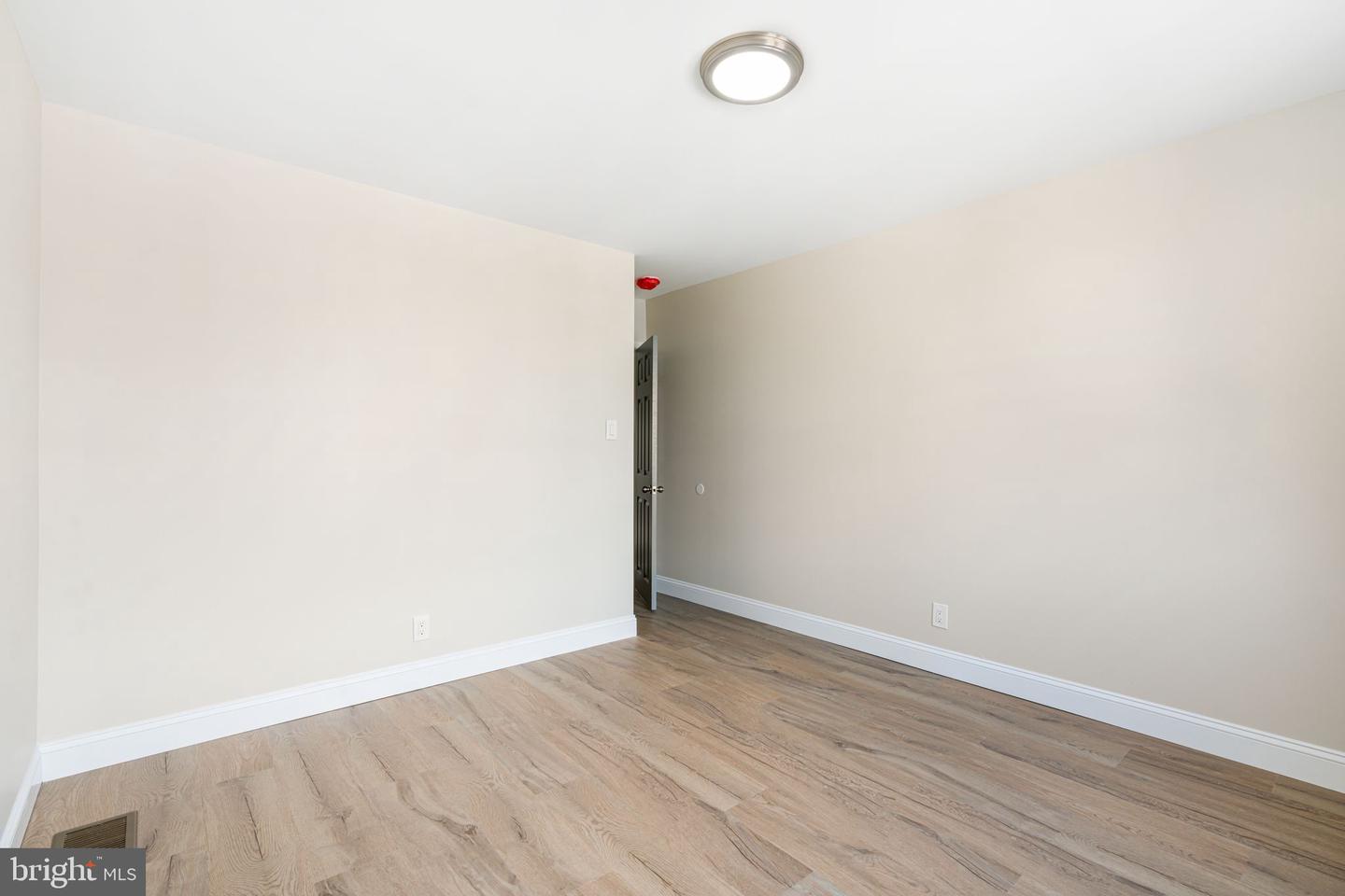 7705 Pickering Ave Property Photo 19
