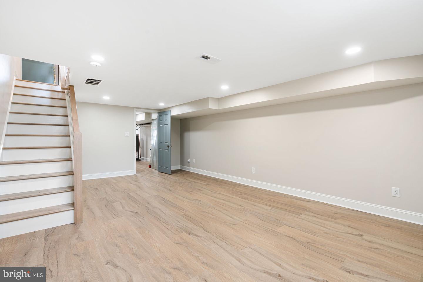 7705 Pickering Ave Property Photo 21