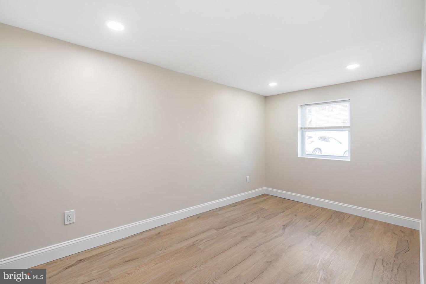 7705 Pickering Ave Property Photo 25