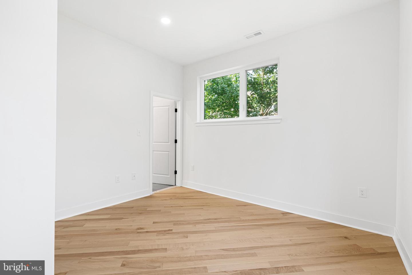 1021 S Saint Bernard St Property Photo 12