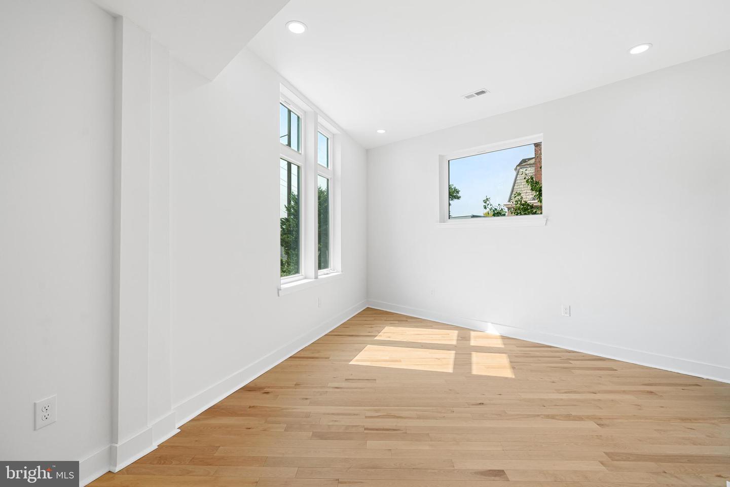 1021 S Saint Bernard St Property Photo 16