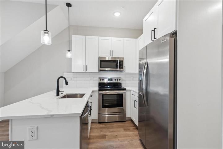 2017 N College Ave Property Photo 11