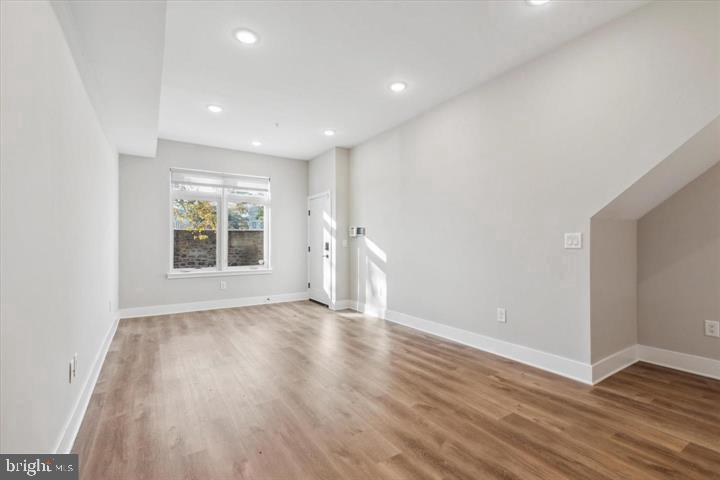 2017 N College Ave Property Photo 14