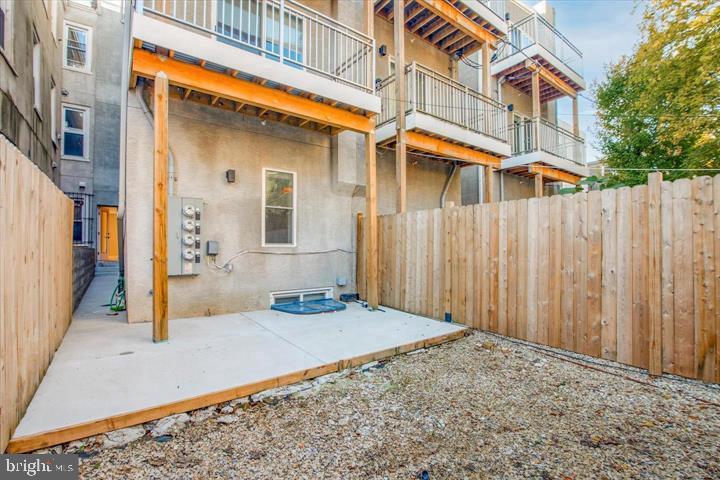 2017 N College Ave Property Photo 16