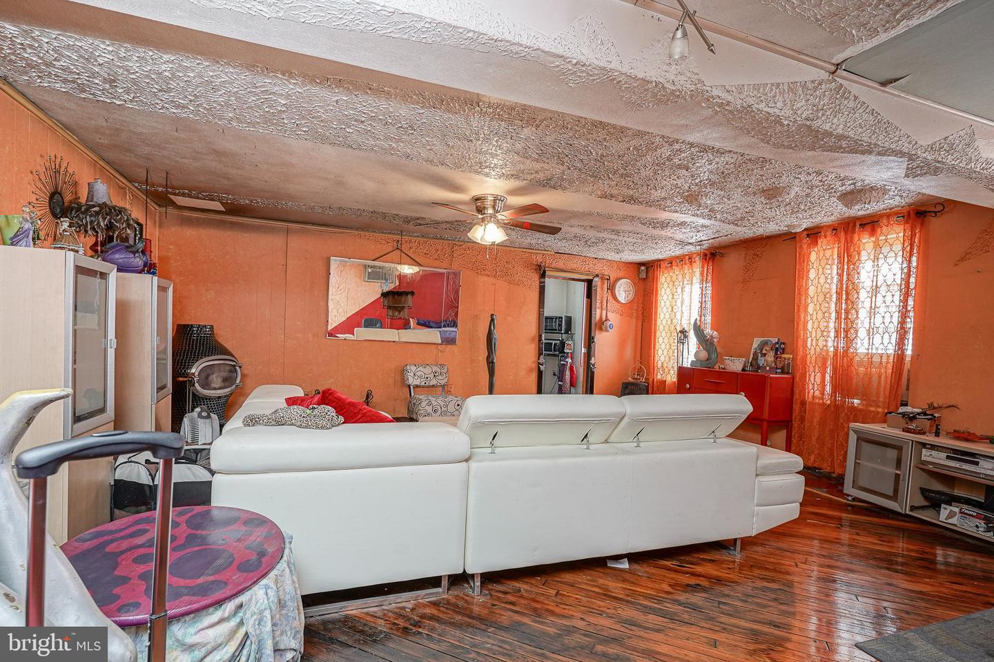 2416-22 E Sergeant St Property Photo 5