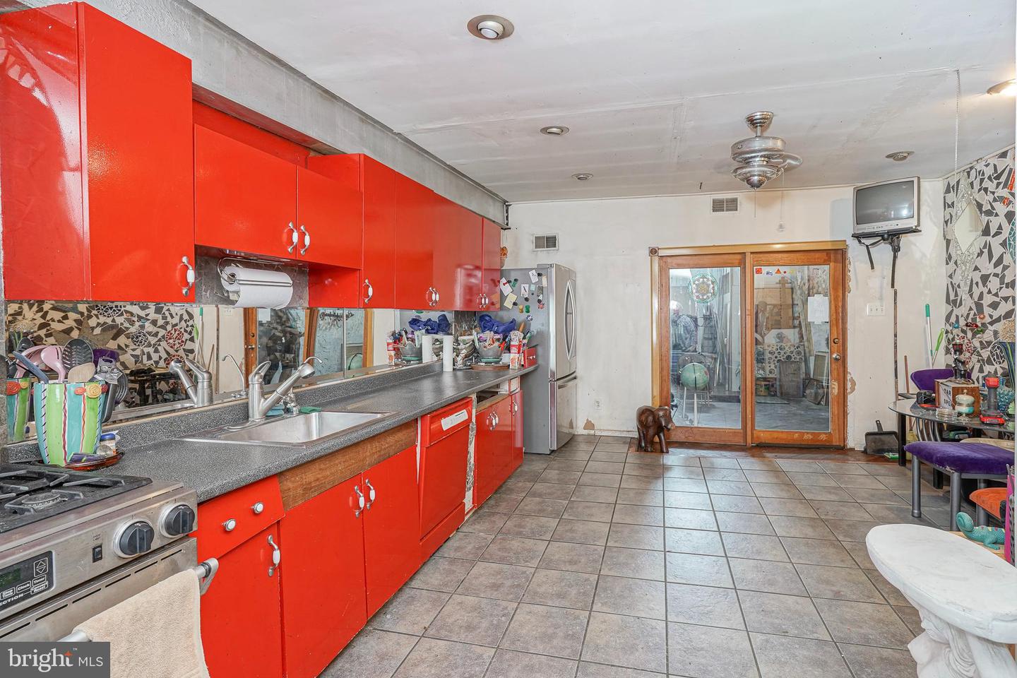 2416-22 E Sergeant St Property Photo 7