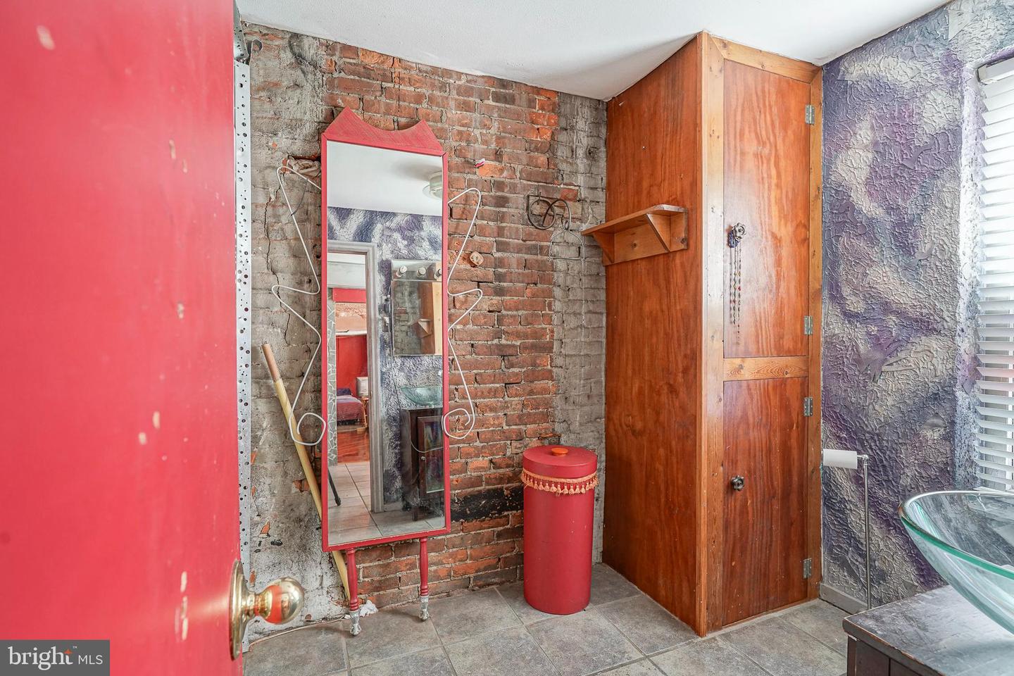 2416-22 E Sergeant St Property Photo 8