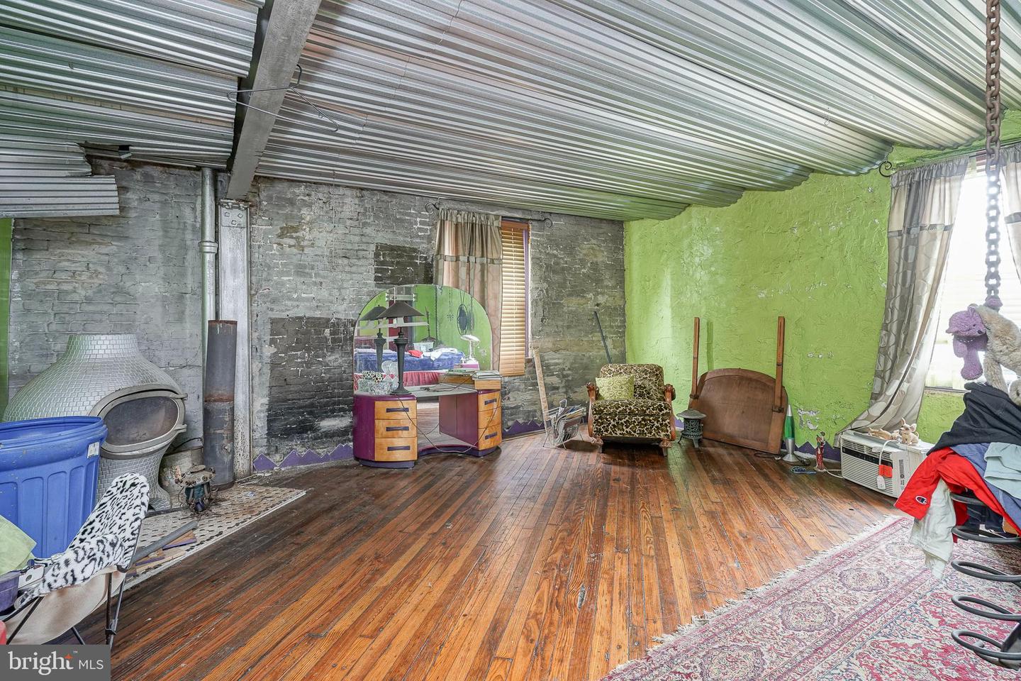 2416-22 E Sergeant St Property Photo 10
