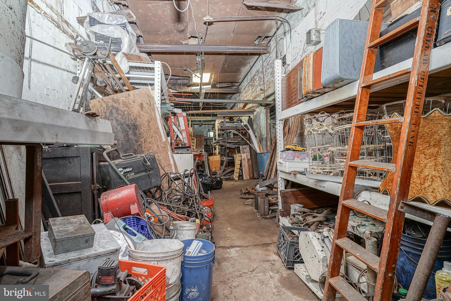 2416-22 E Sergeant St Property Photo 16