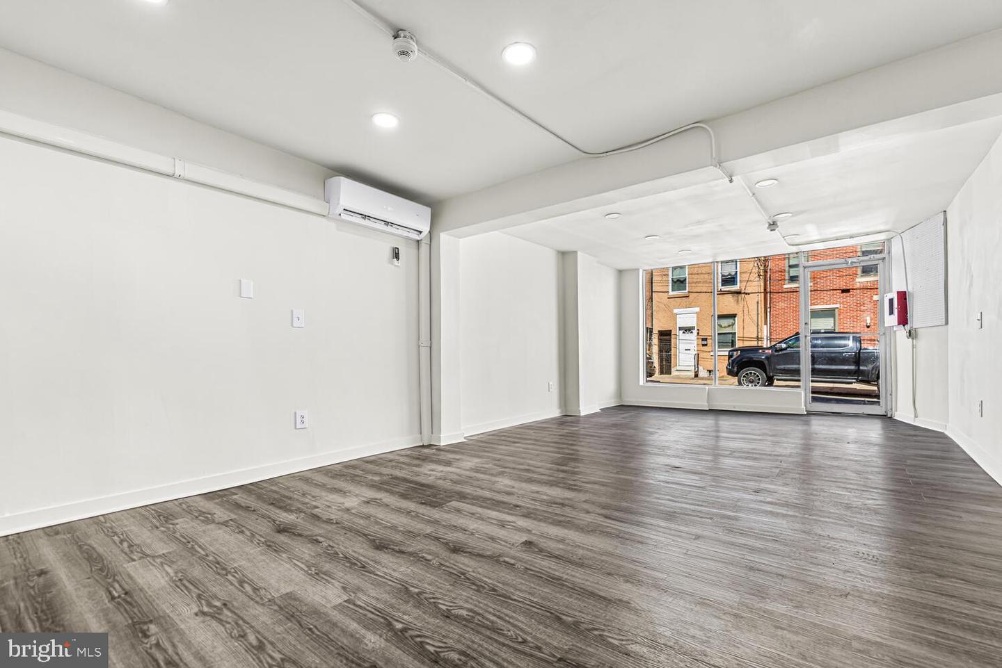 178 W Master St Property Photo 3