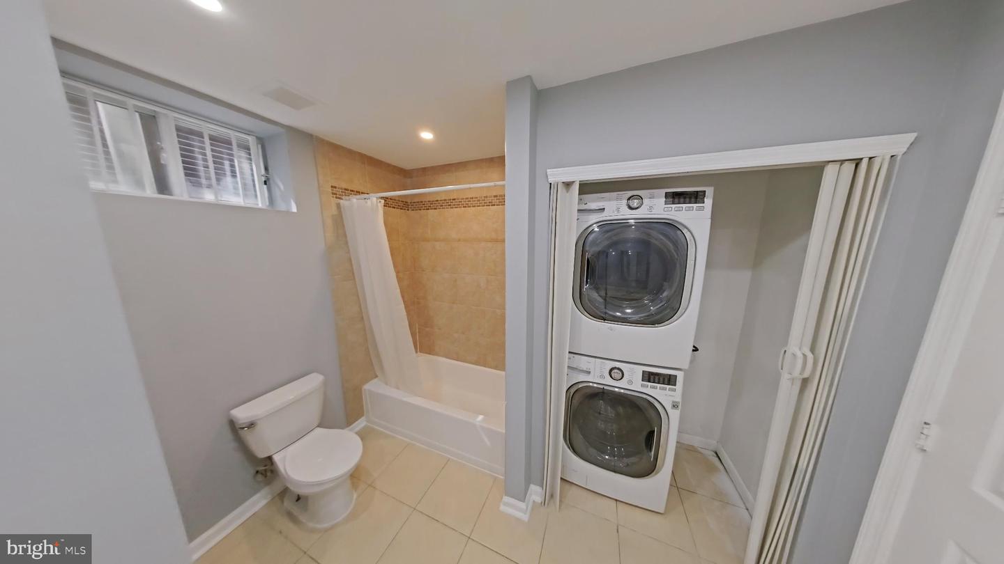 1831 W Diamond St #1b Property Photo 8