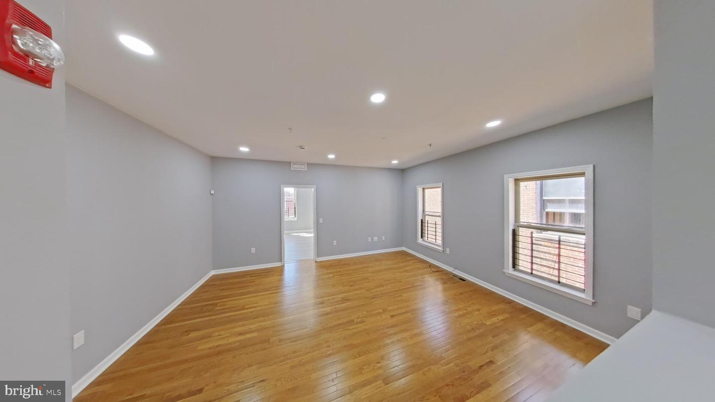 1831 W Diamond St #3 Property Photo 3