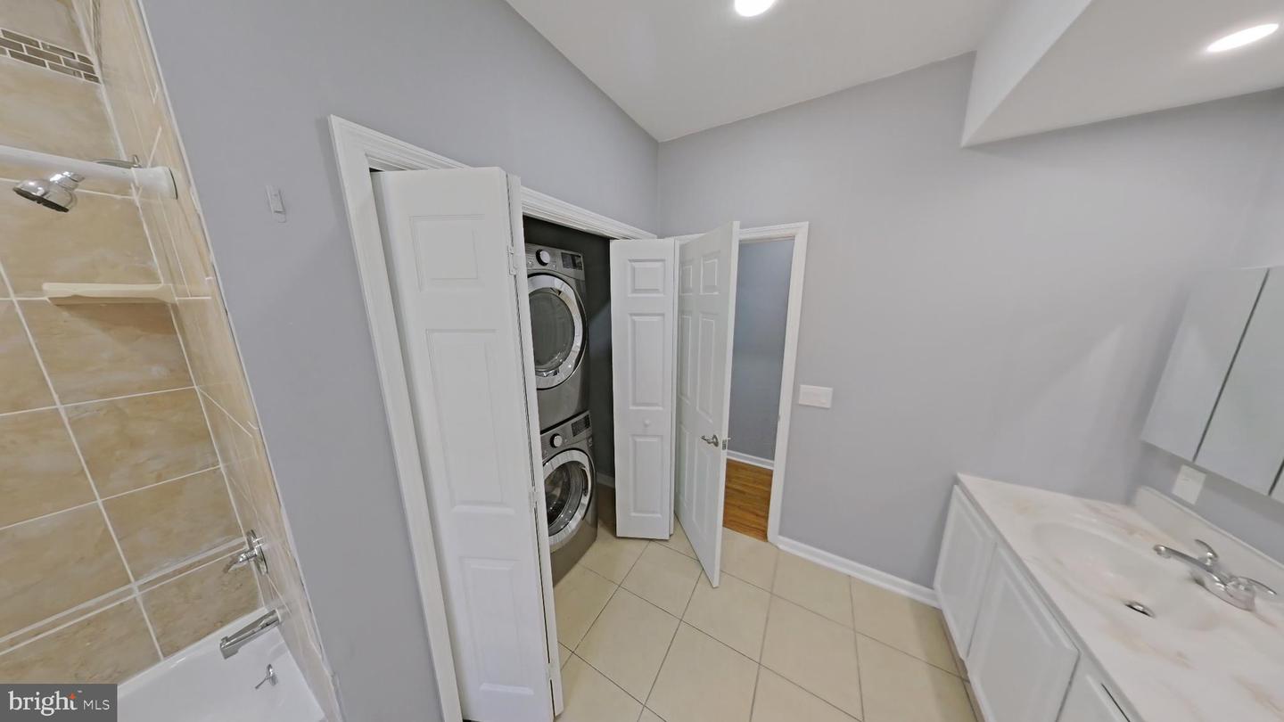 1831 W Diamond St #3 Property Photo 6