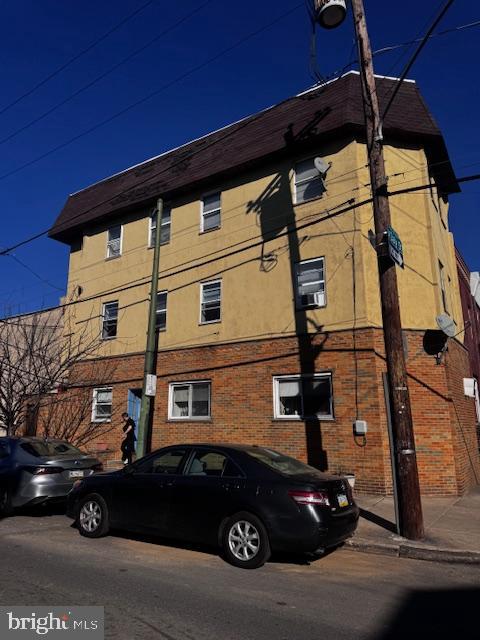 1055 Daly St Property Photo 2