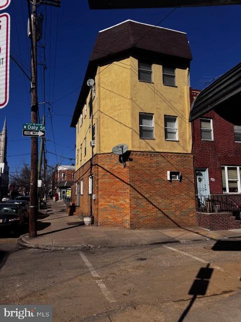 1055 Daly St Property Photo 3