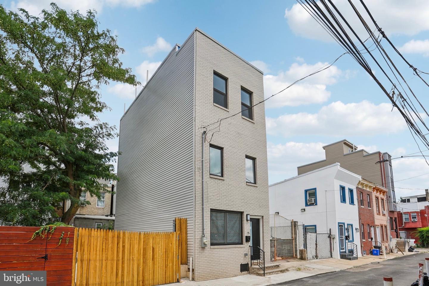 2225-2227 N Waterloo St Property Photo 2