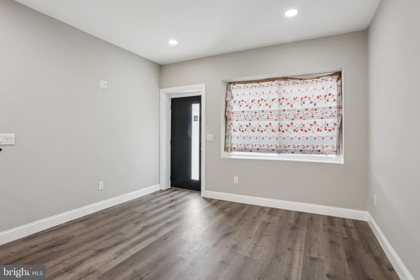 2225-2227 N Waterloo St Property Photo 5