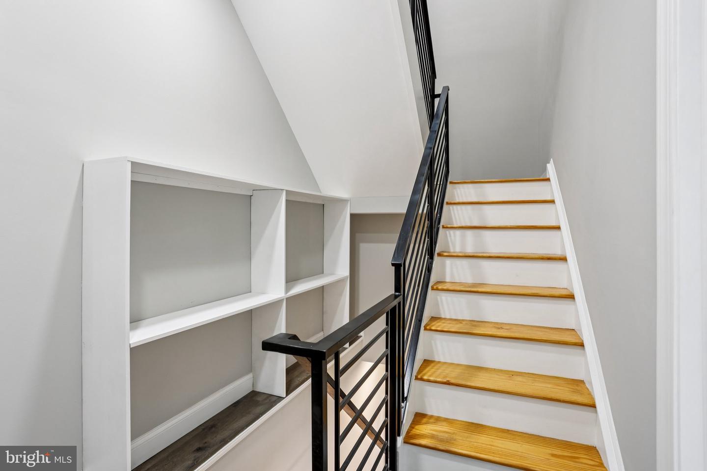2225-2227 N Waterloo St Property Photo 23