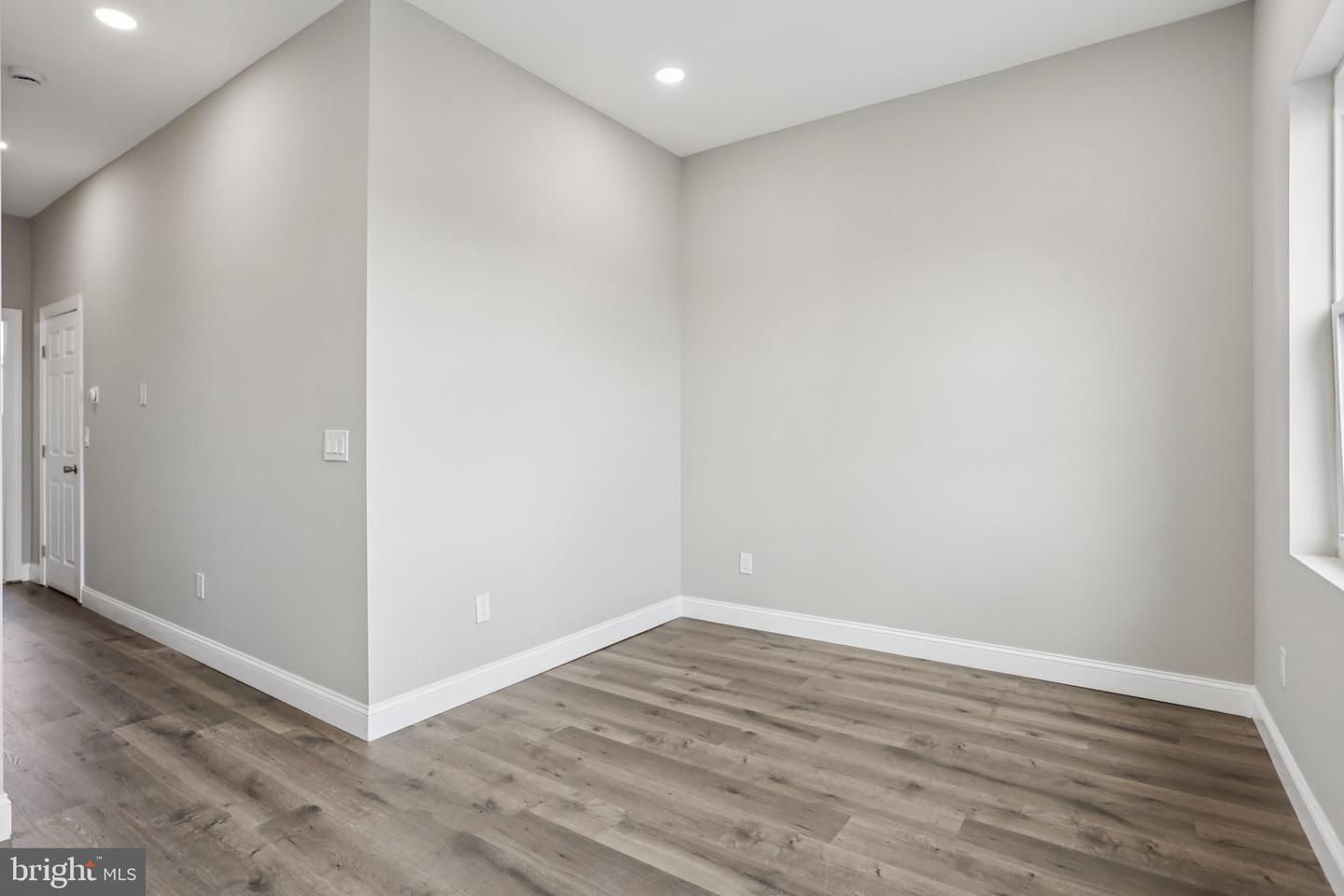 2225-2227 N Waterloo St Property Photo 27