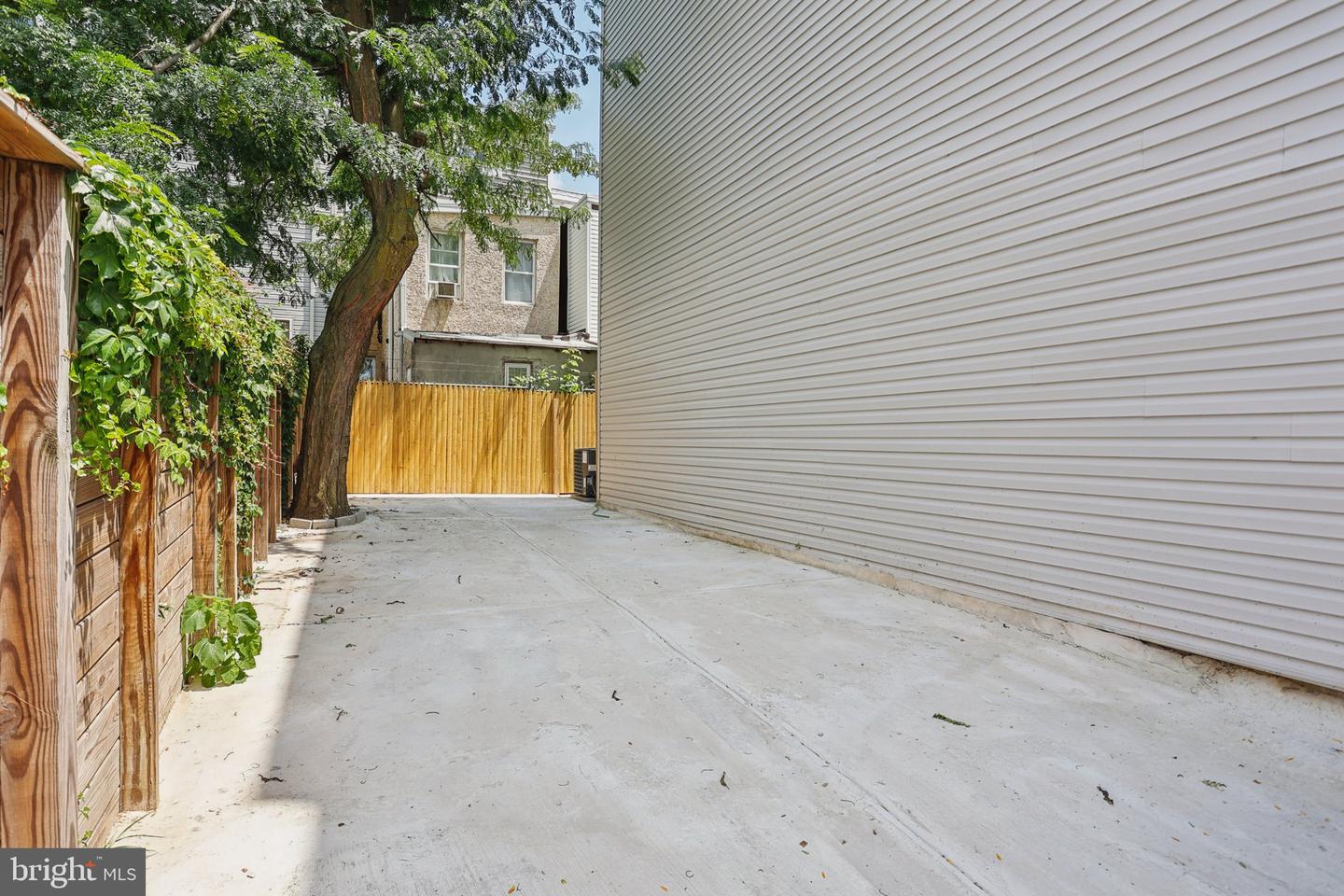 2225-2227 N Waterloo St Property Photo 35