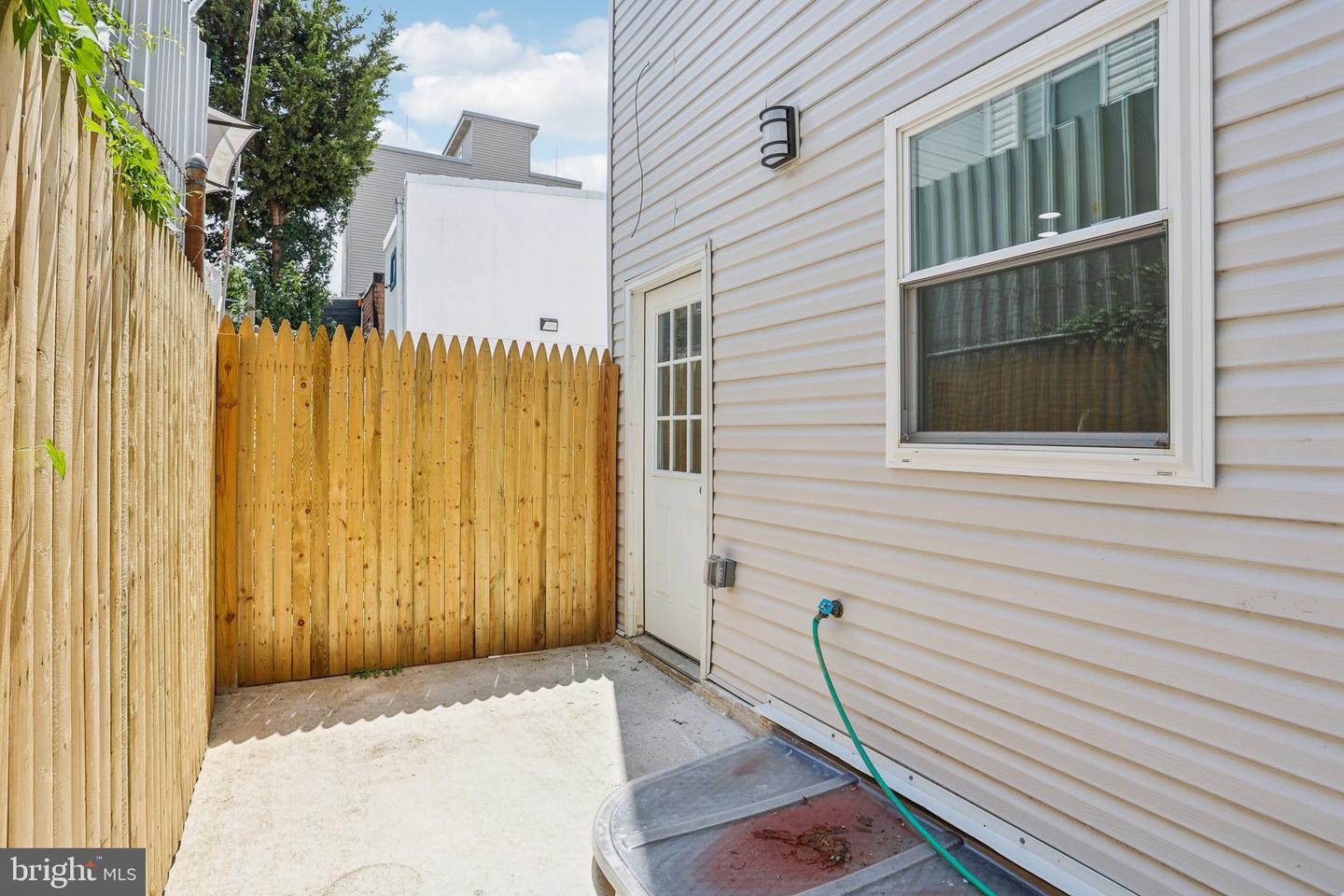 2225-2227 N Waterloo St Property Photo 36