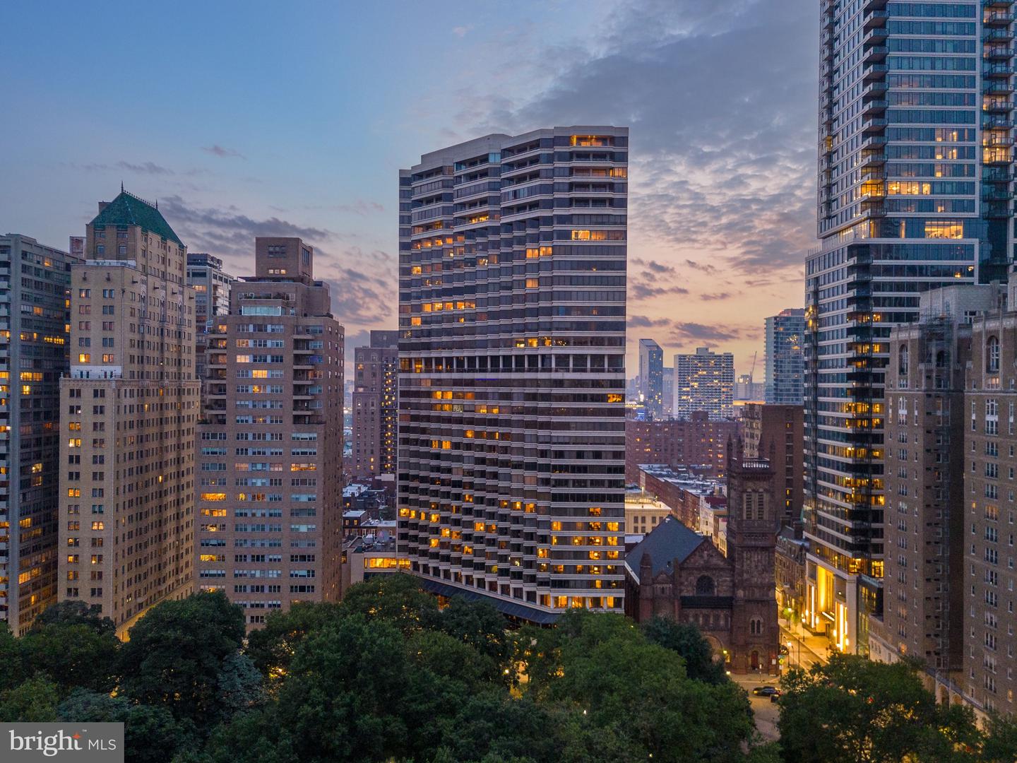 210 W Rittenhouse Sq #2106-2107 Property Photo 2