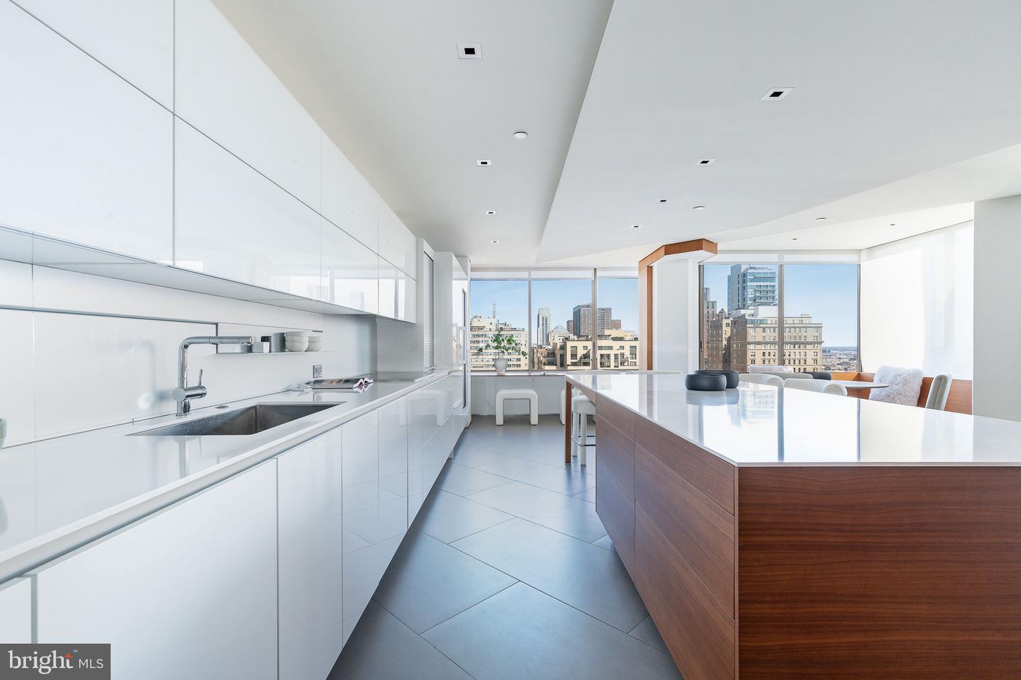 210 W Rittenhouse Sq #2106-2107 Property Photo 11