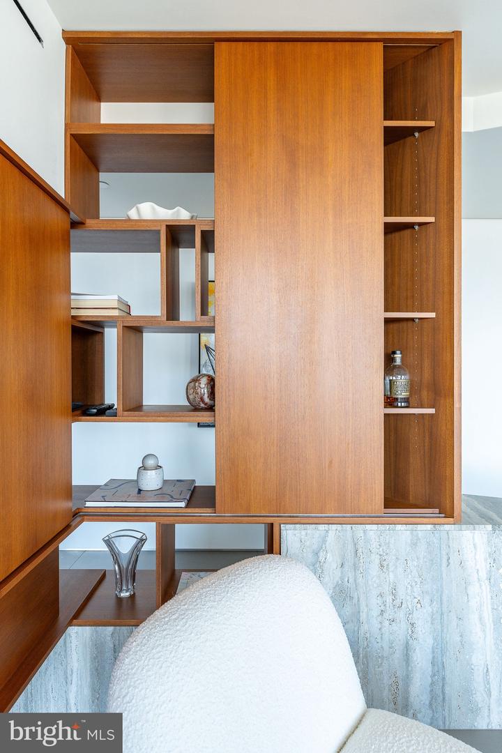 210 W Rittenhouse Sq #2106-2107 Property Photo 25
