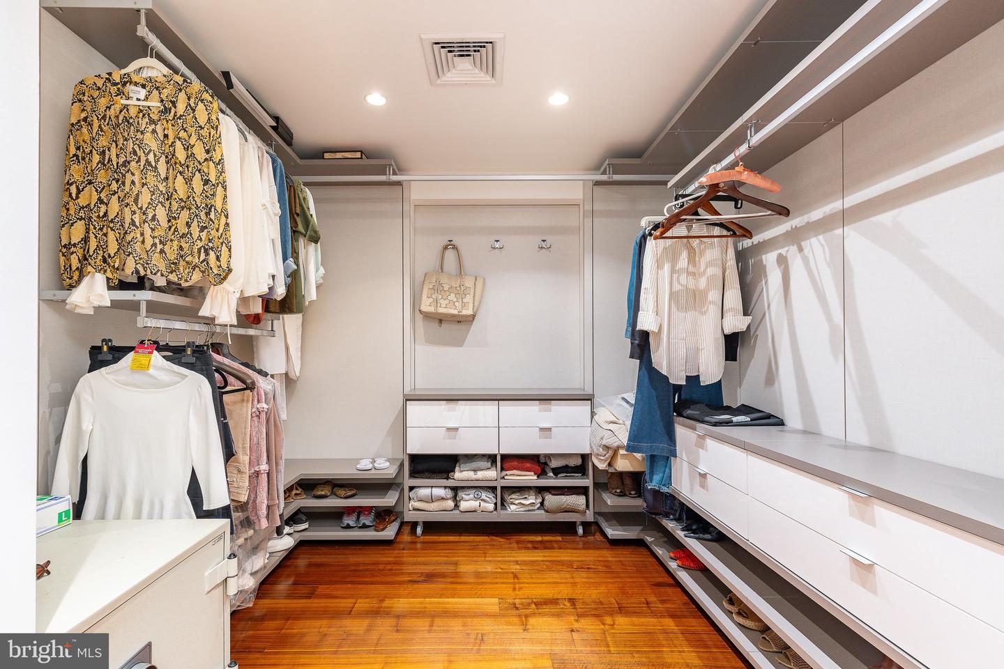 210 W Rittenhouse Sq #2106-2107 Property Photo 46