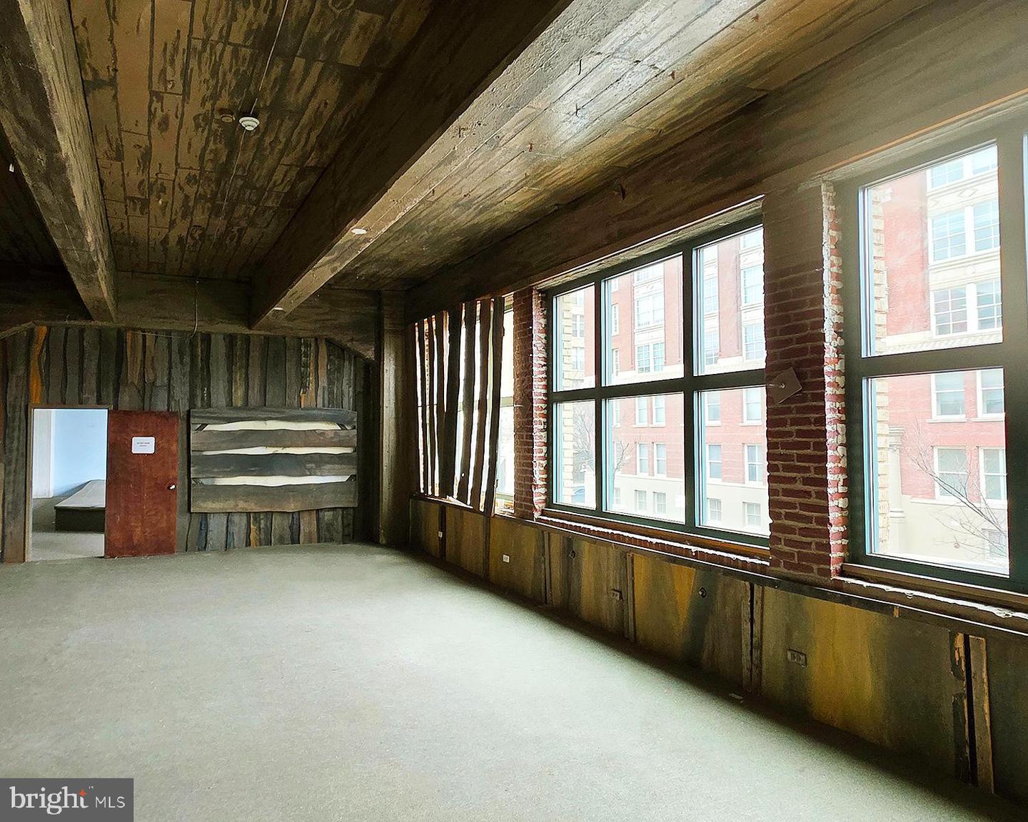 667 N Broad St #2nd Floor Property Photo 8