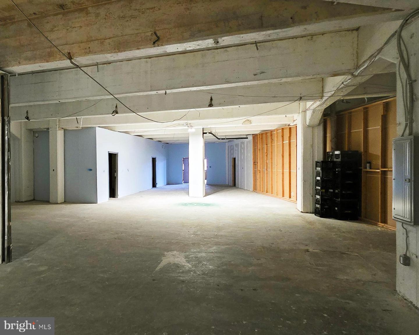 667 N Broad St #2nd Floor Property Photo 9