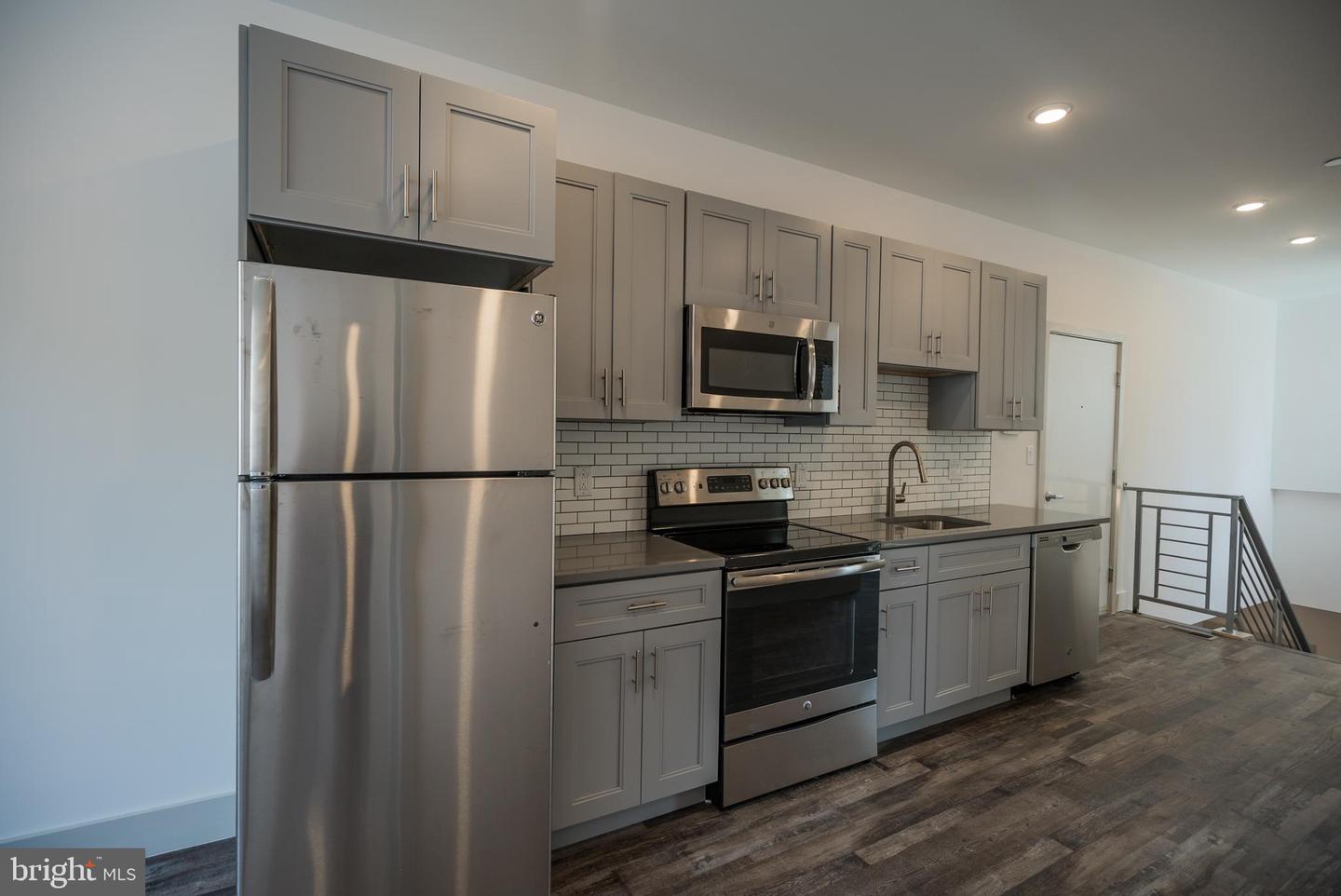 3716 Haverford Ave #2f Property Photo 3