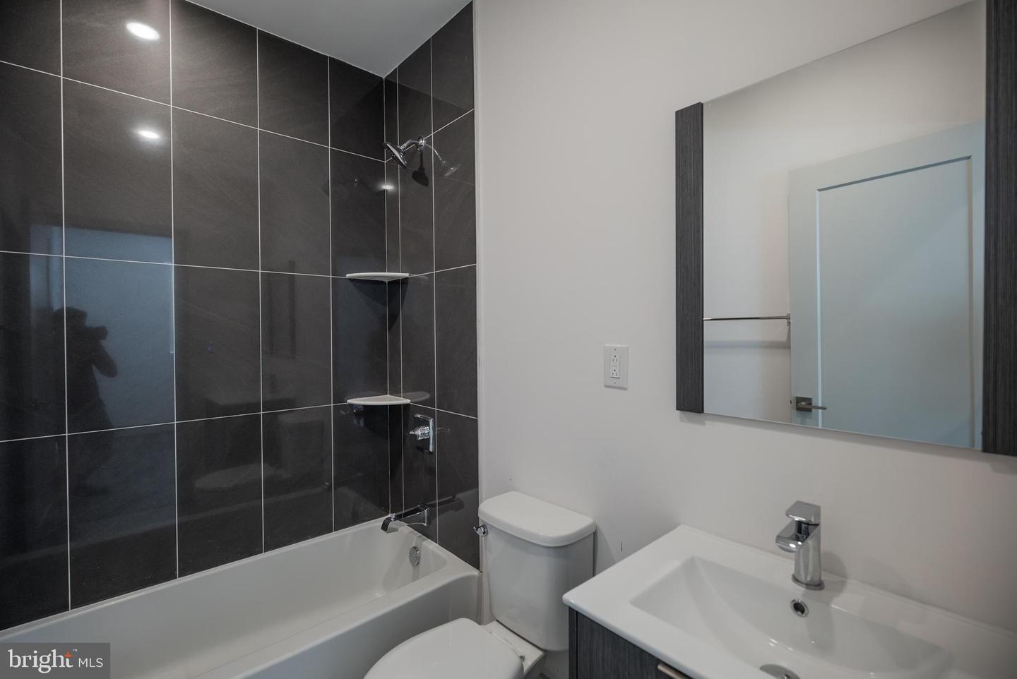 3716 Haverford Ave #3f Property Photo 10