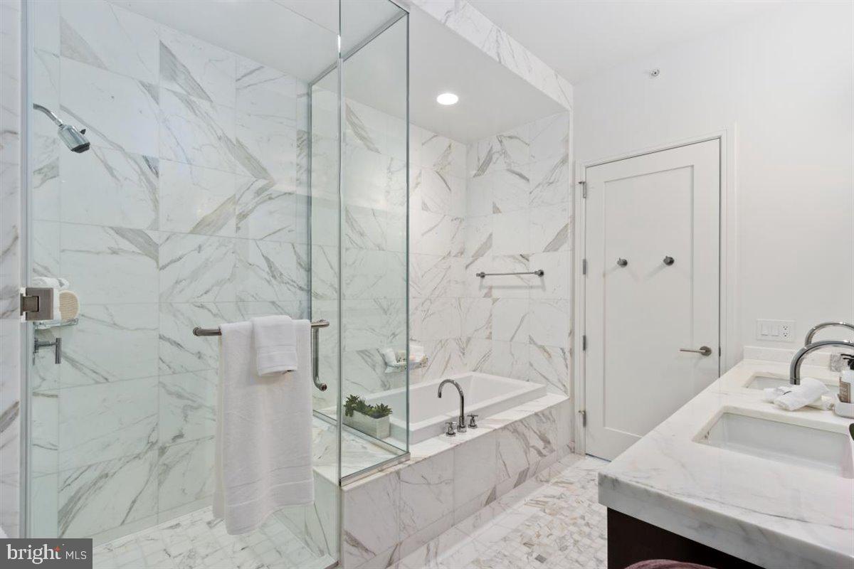 1414 S Penn Sq #10c Property Photo 15