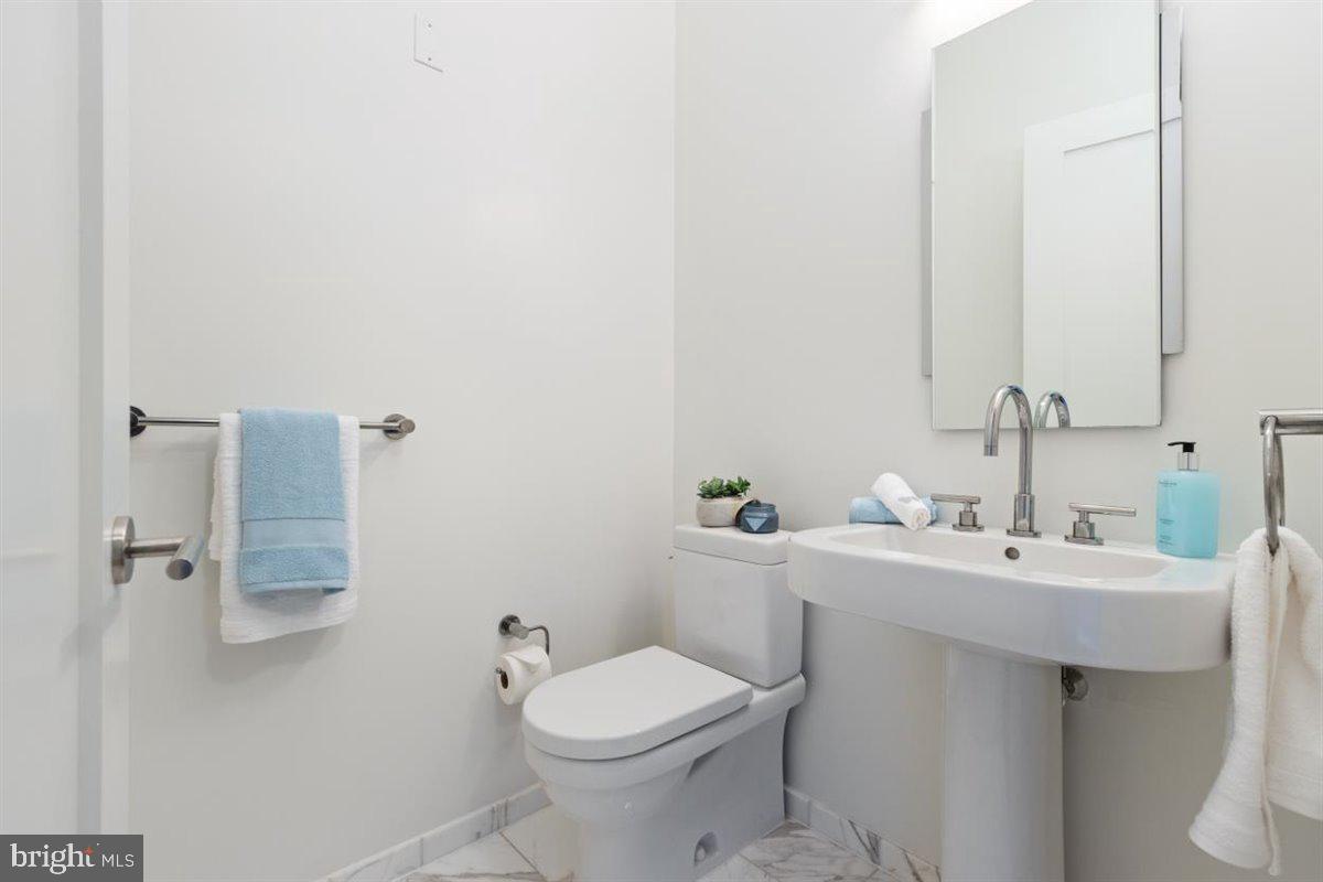 1414 S Penn Sq #10c Property Photo 16