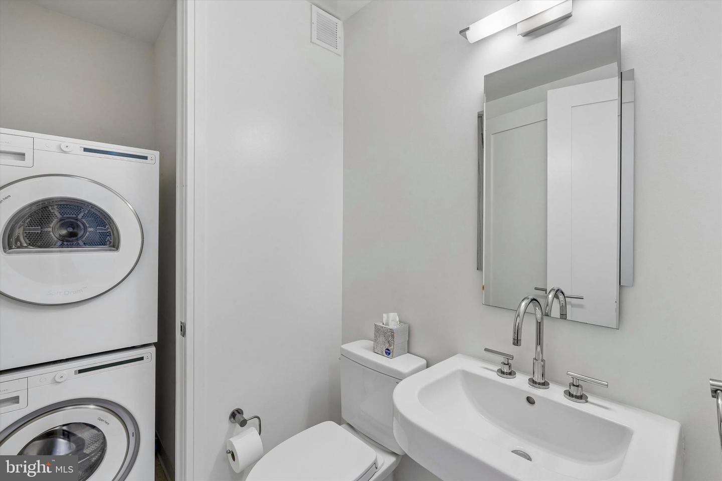1414 S Penn Sq #10c Property Photo 17