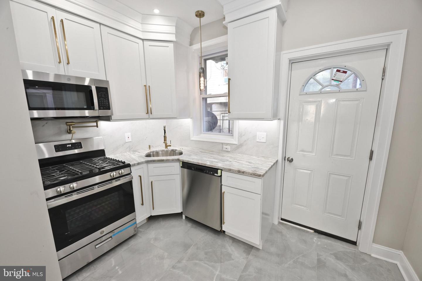 5836 Pemberton St Property Photo 6