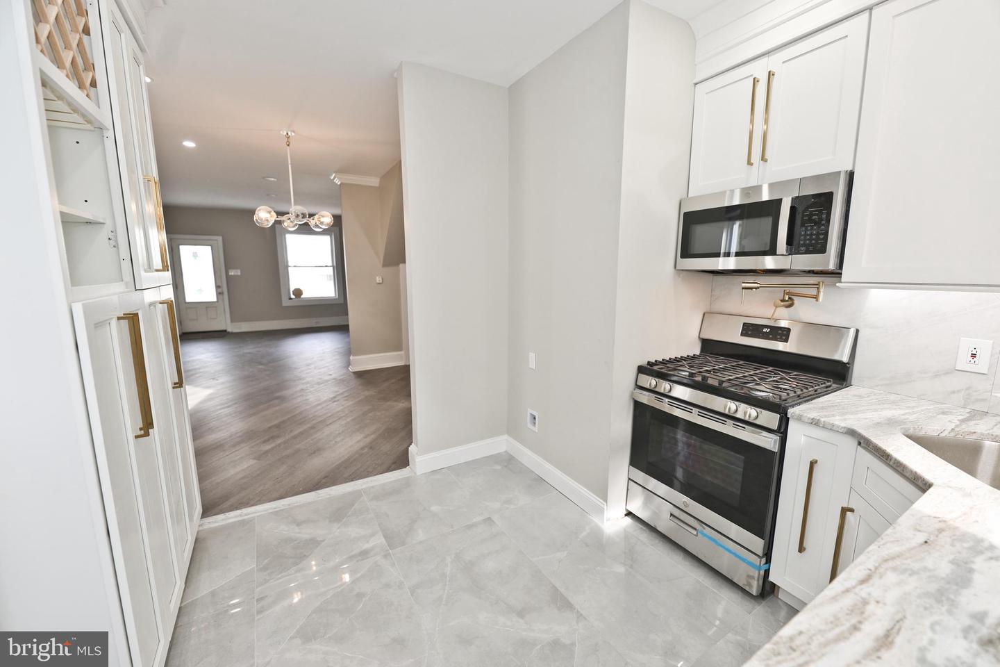 5836 Pemberton St Property Photo 8