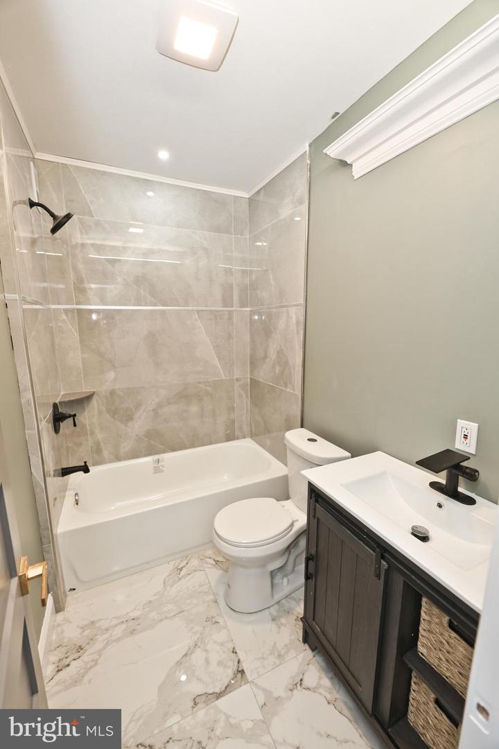 5836 Pemberton St Property Photo 22