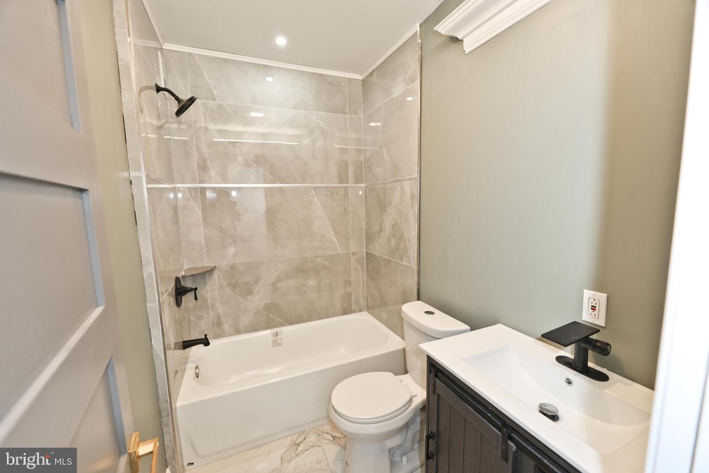 5836 Pemberton St Property Photo 23