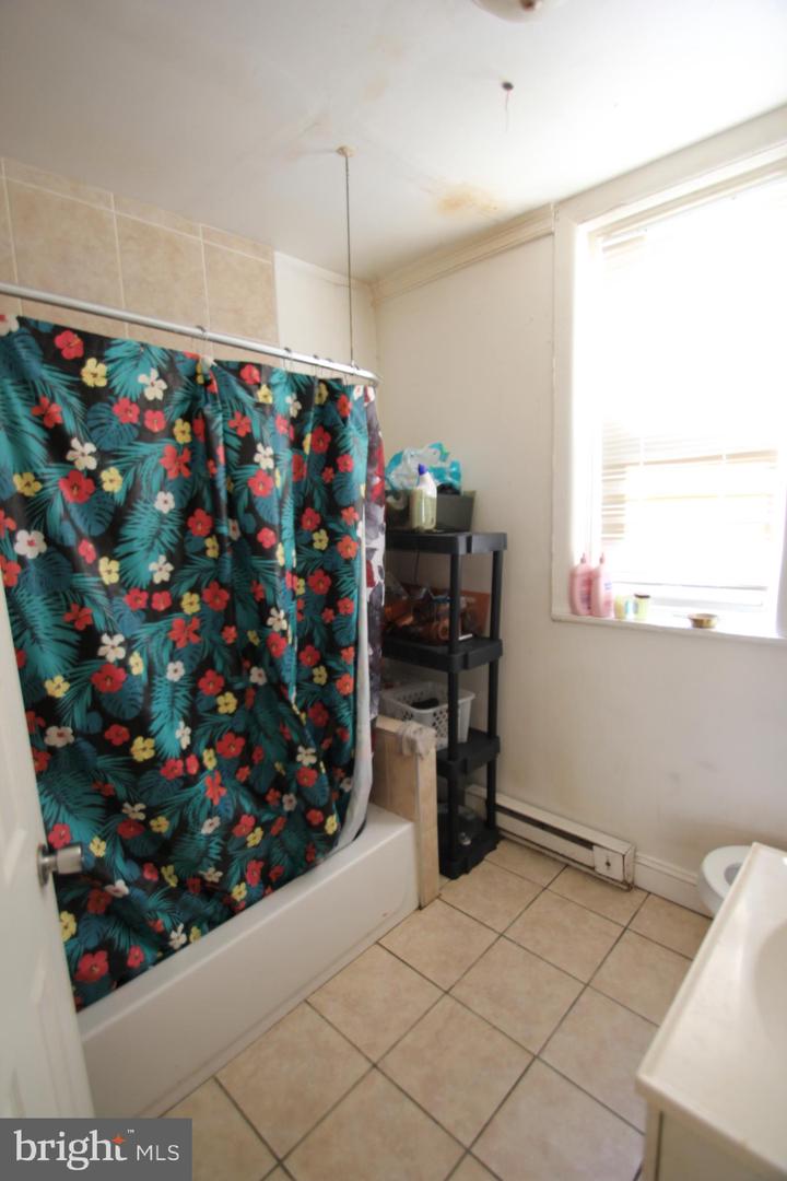 3341 N Gratz St Property Photo 8